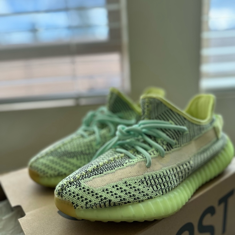 Yeezy Boost 350 V2 lime green - Picture 4 of 5